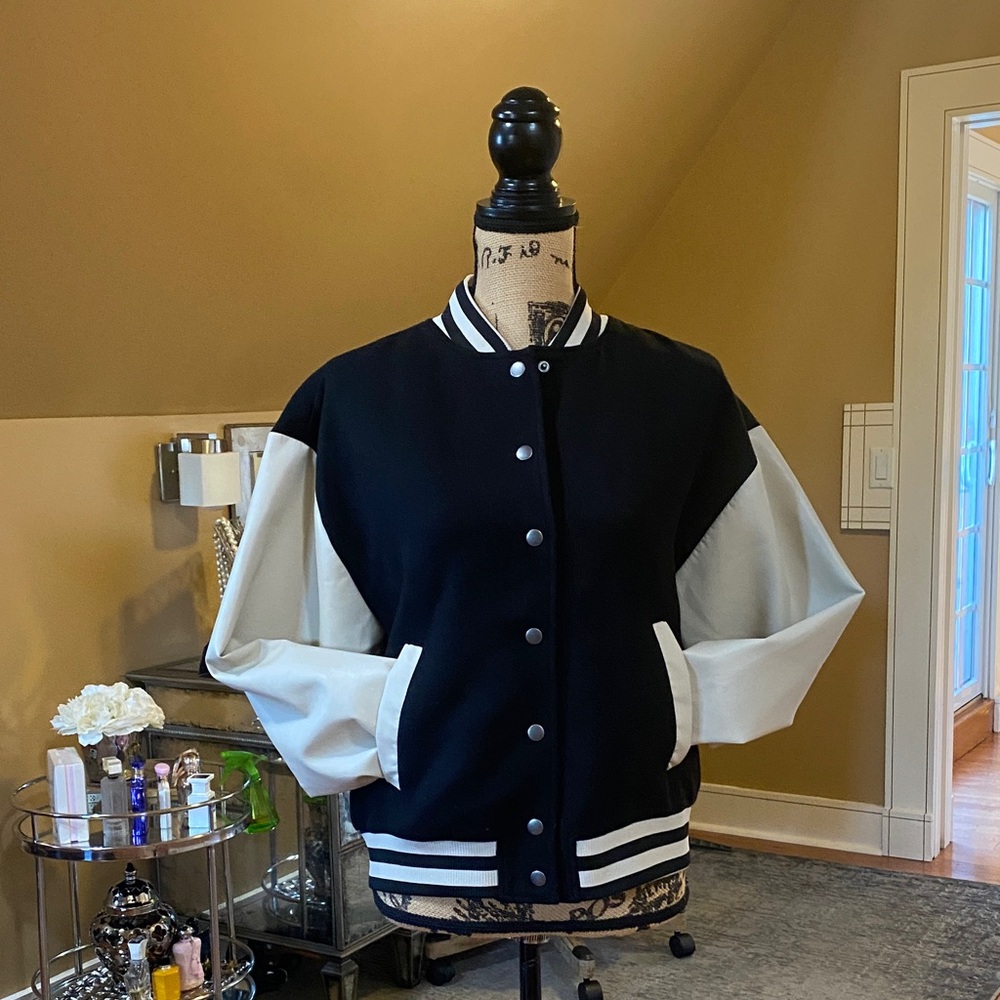 Steve Madden
Women's Alexandra Varsity Jacket. NWOT. Sz Small. PTP 21". - Picture 7 of 10